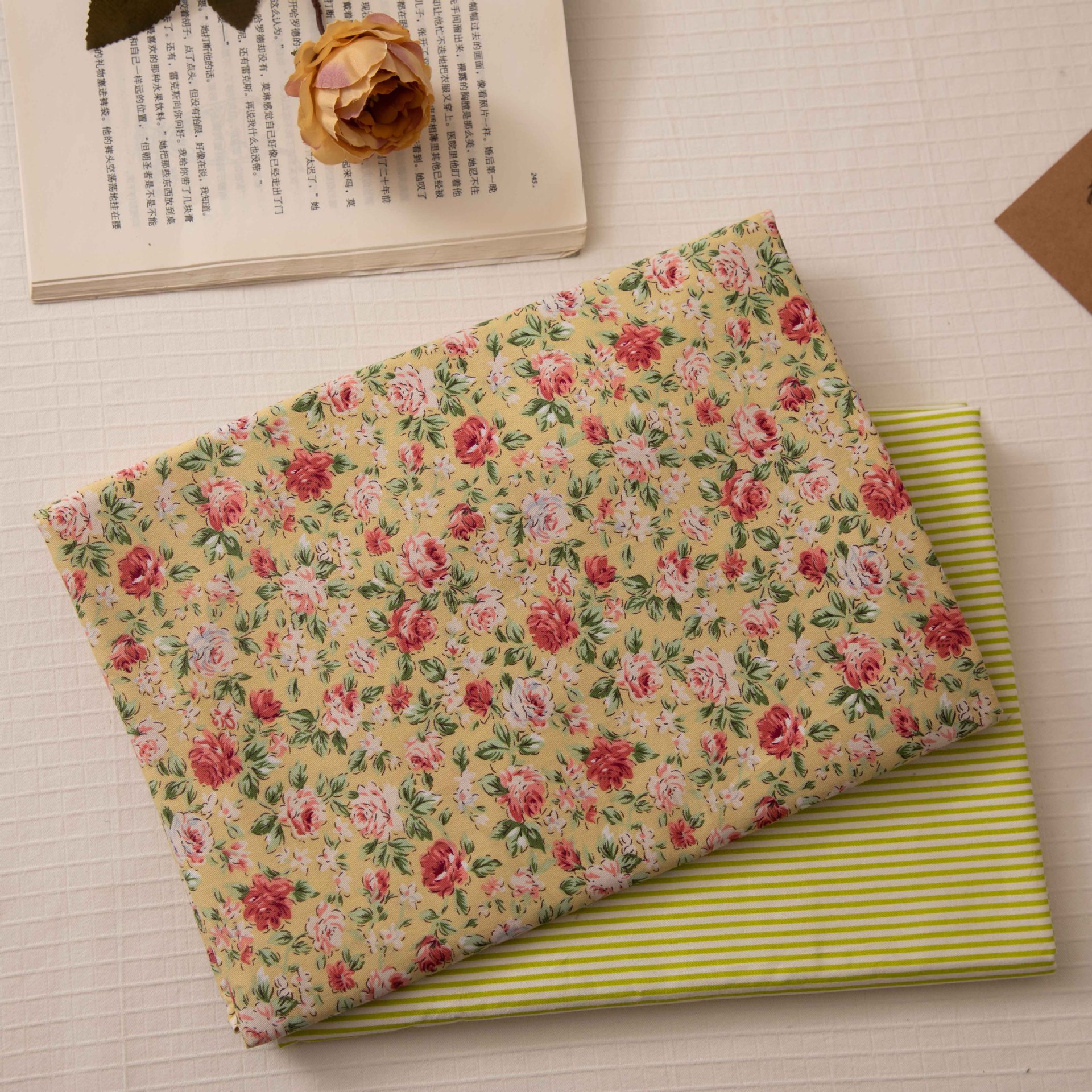 Wholesale Supply of 133*72 Twill Printed Fabric, Small Flower 40 Count Cotton Fabric, 1.6m Width
