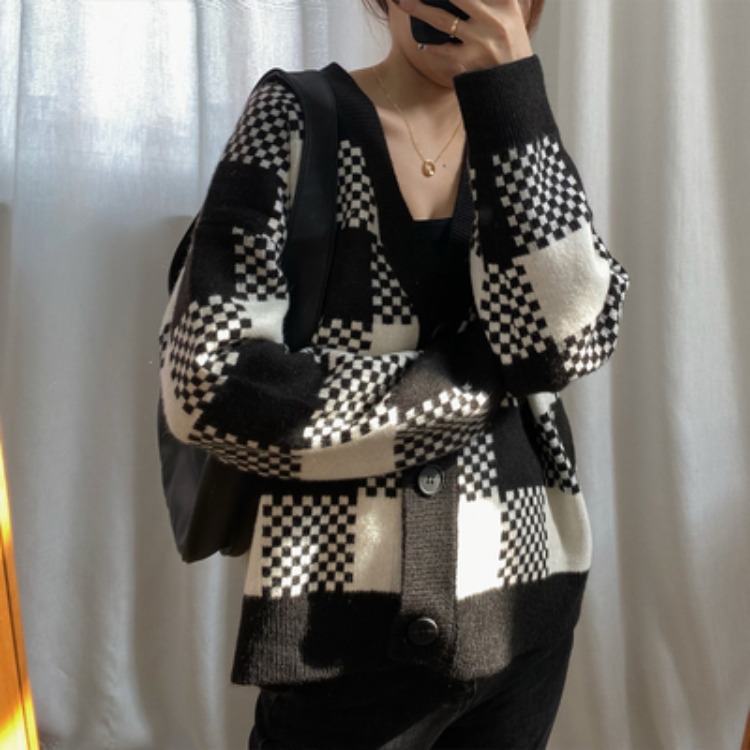 Black and White Plaid Knitted Sweater Cardigan Jacket for Women Spring 2022 New Loose Outer Wear Lazy Style Top