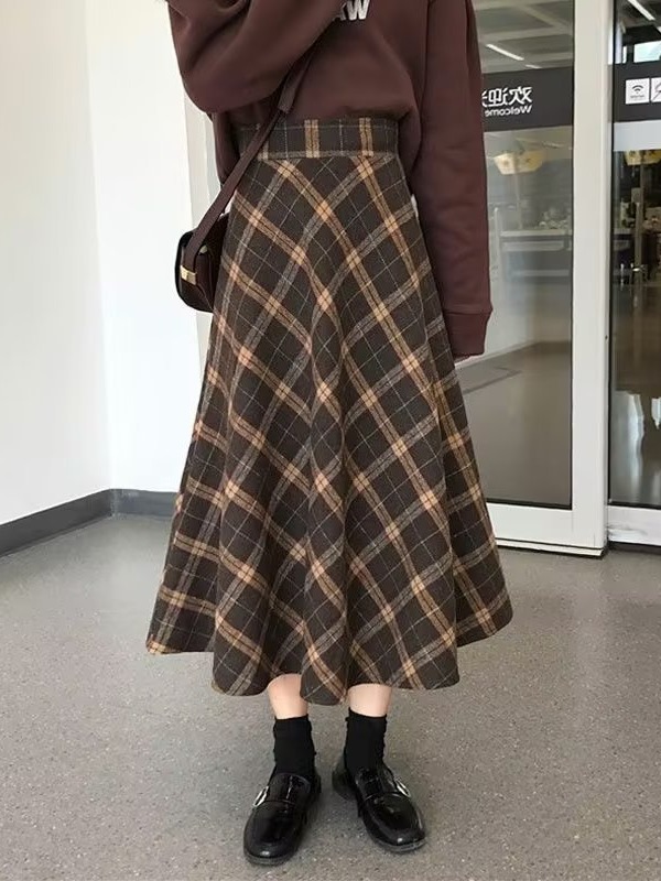 Plus size retro plaid skirt autumn and winter fat sister cover skirt slimming Western style a-line plaid skirt umbrella skirt