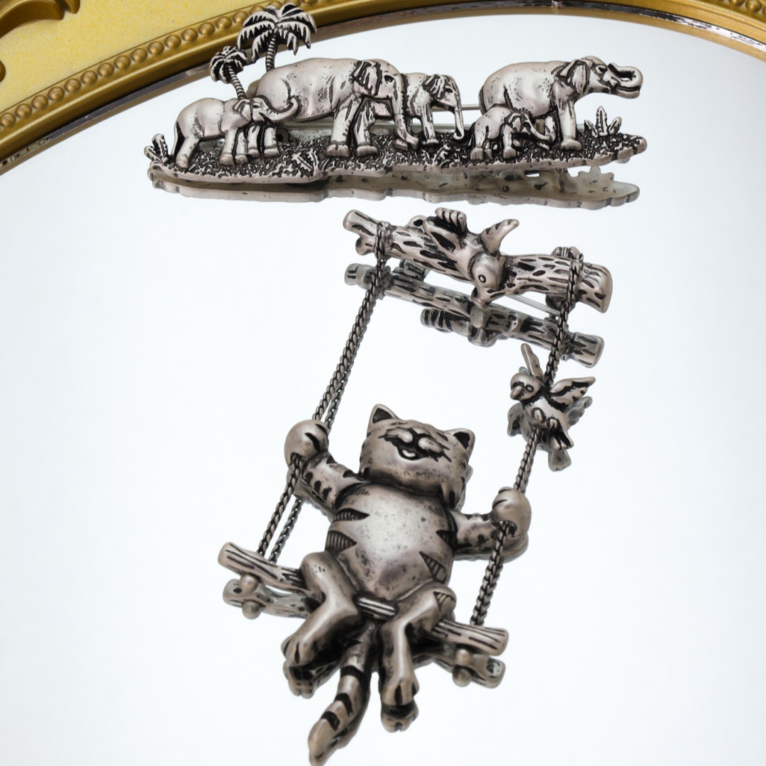 Cute Cat Retro Distressed Burnt Silver Branch Kitten Swing Heavy Craftsmanship Childlike Artistic Matchinging Brooch