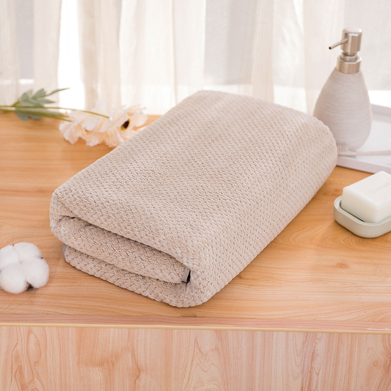 Picture of Pineapple plaid wool bath towel warp knitted coral velvet soft absorbent factory wholesale men and women Bath not easy to lint large square towel