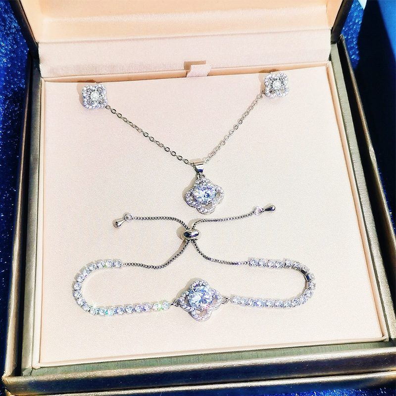 Fast Hand Shake Live Selling Source Four-leaf Moissanite Necklace Female Zircon Bracelet Set Accessories Three-piece Set