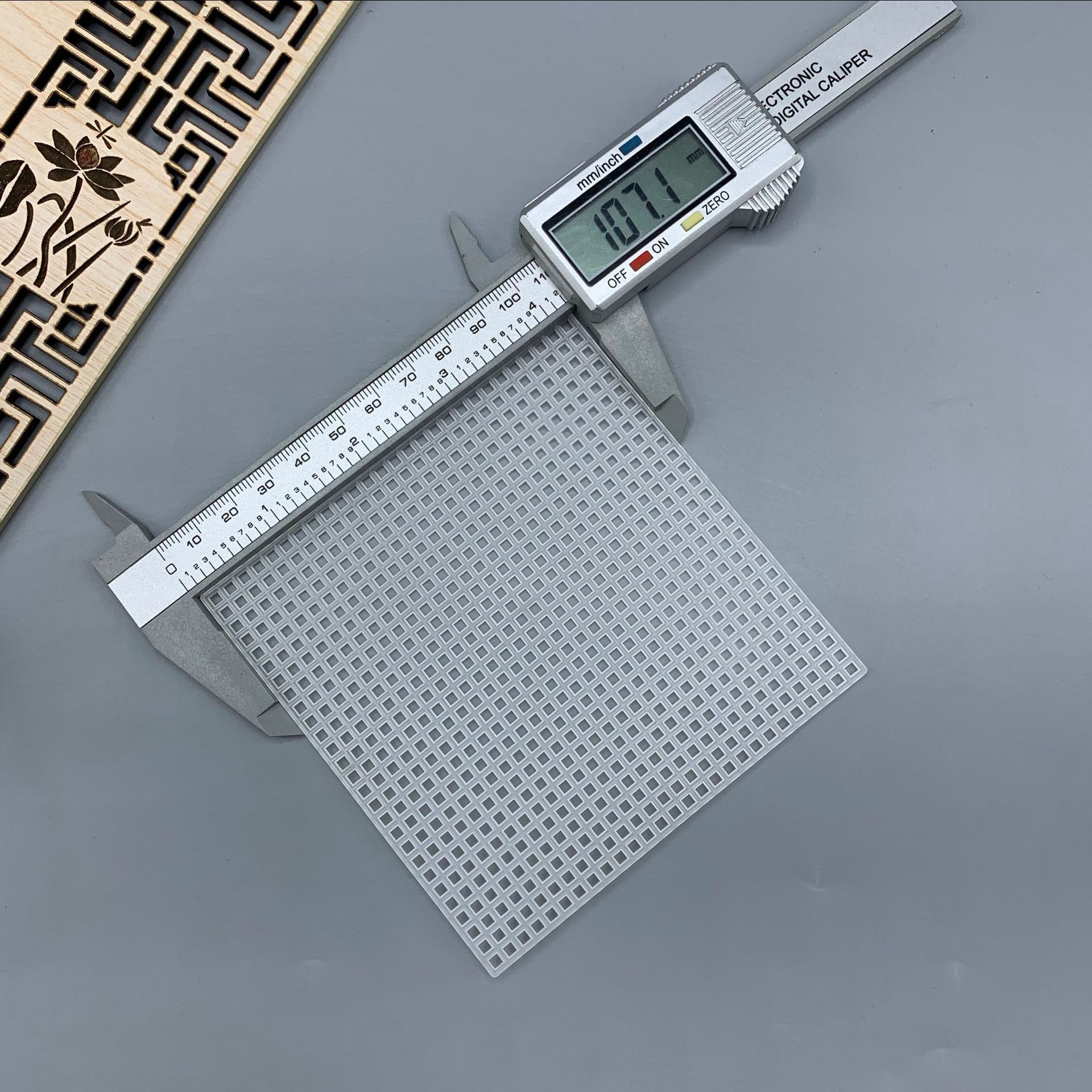 Picture of DIY plastic mesh wholesale hook package foreign trade support Chuck multi-color square mesh 8cm10.6cm