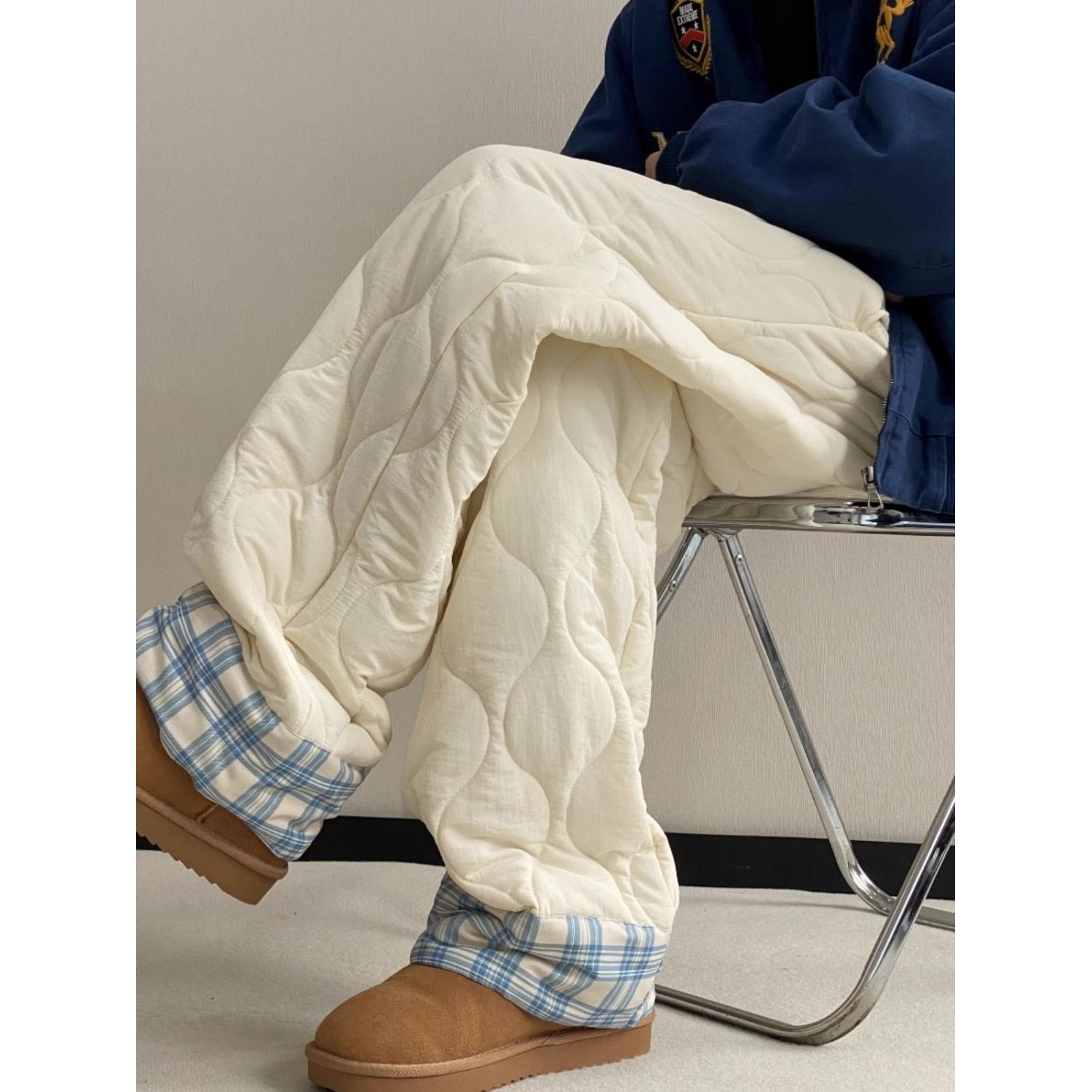 Picture of Autumn and Winter Solid Color Gourd Pattern Warm Cotton Pants for Men and Women Fashionable Turn-up Plaid Casual Pants High Street Cold-proof Wide-leg Pants