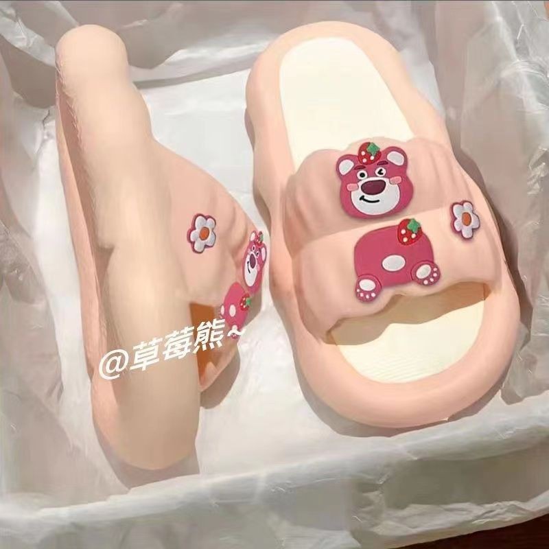 Picture of Strawberry Bear Slippers Women's 2024 New Summer Outerwear Couple Ins Shit-Feeling Home Indoor Sandals Deodorant