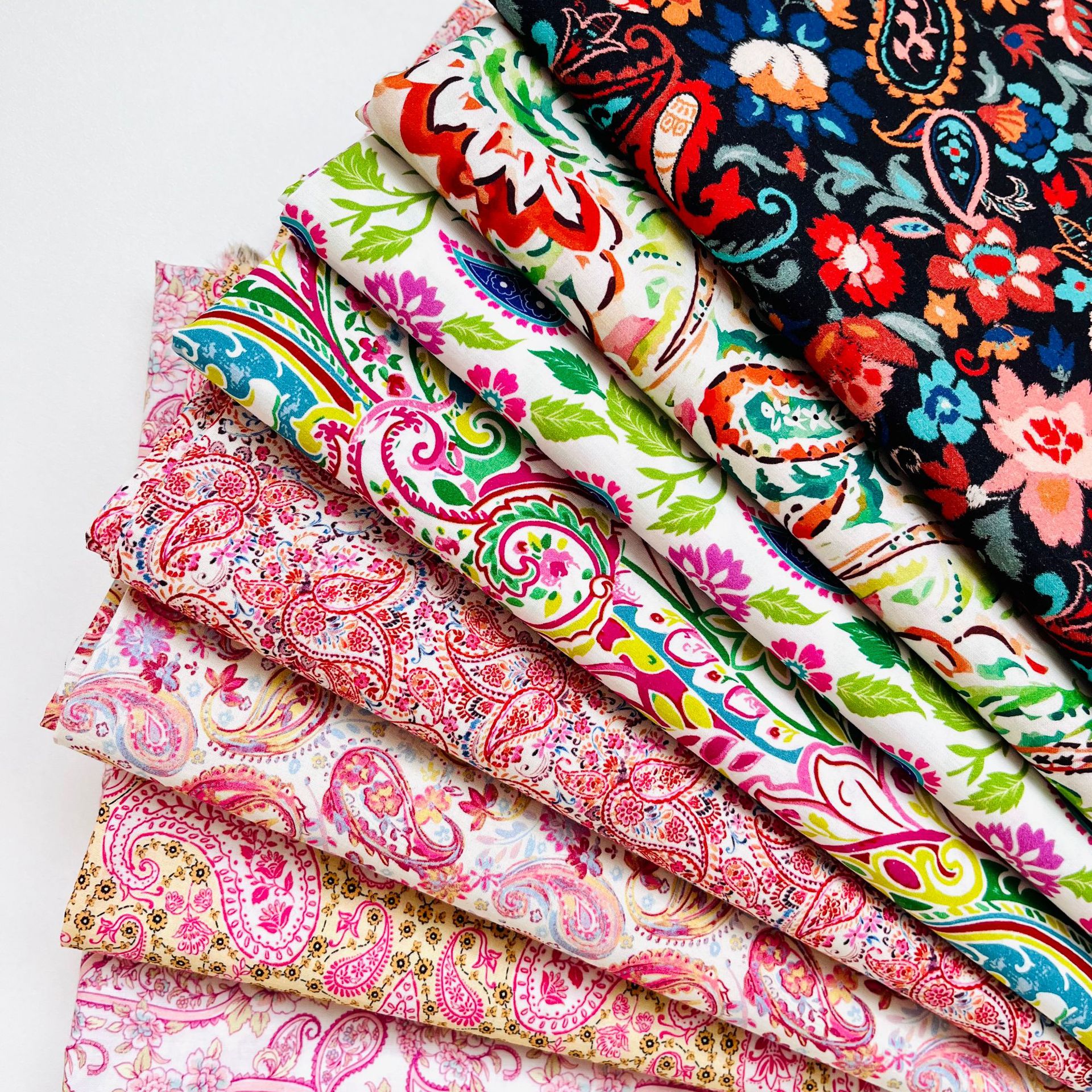 Cotton 60-Count Poplin Digital Printing Cashew Small Floral Bag Cheongsam Dress Home Wear Fabric