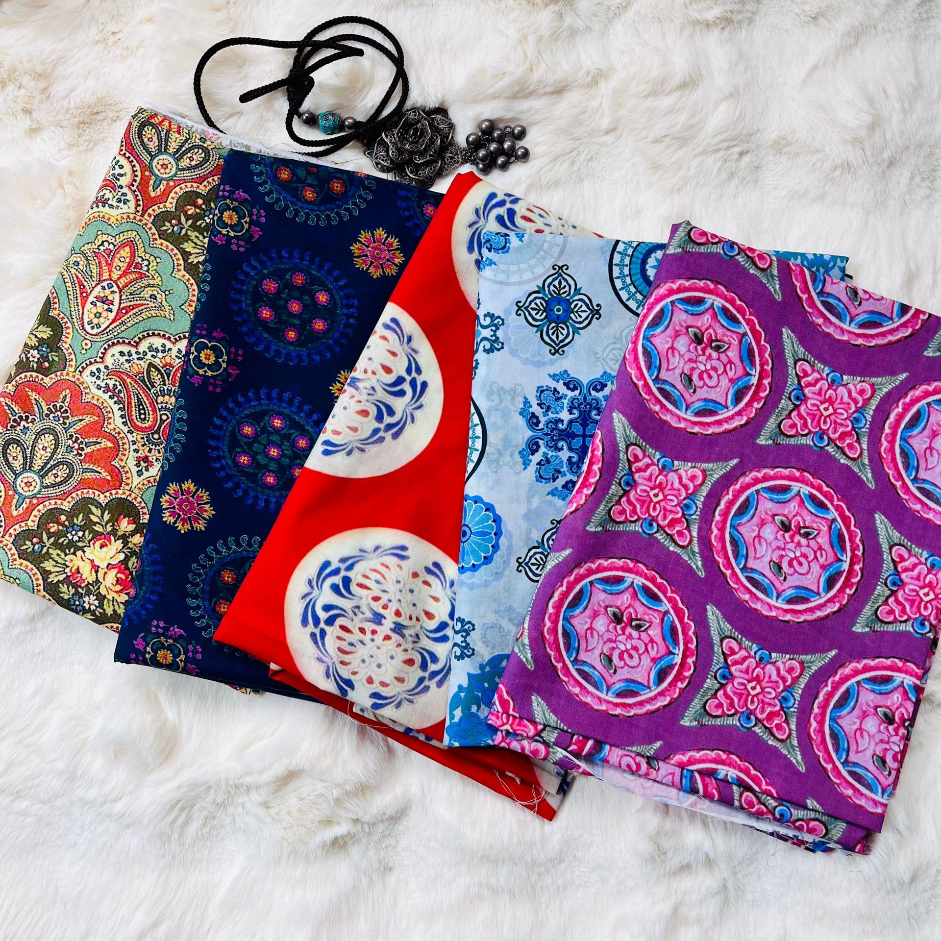 100% Cotton 60S Digital Printed Fabric Floral Fabric for Bags, Home Wear, Dresses, Shirts, Cotton Home Textiles