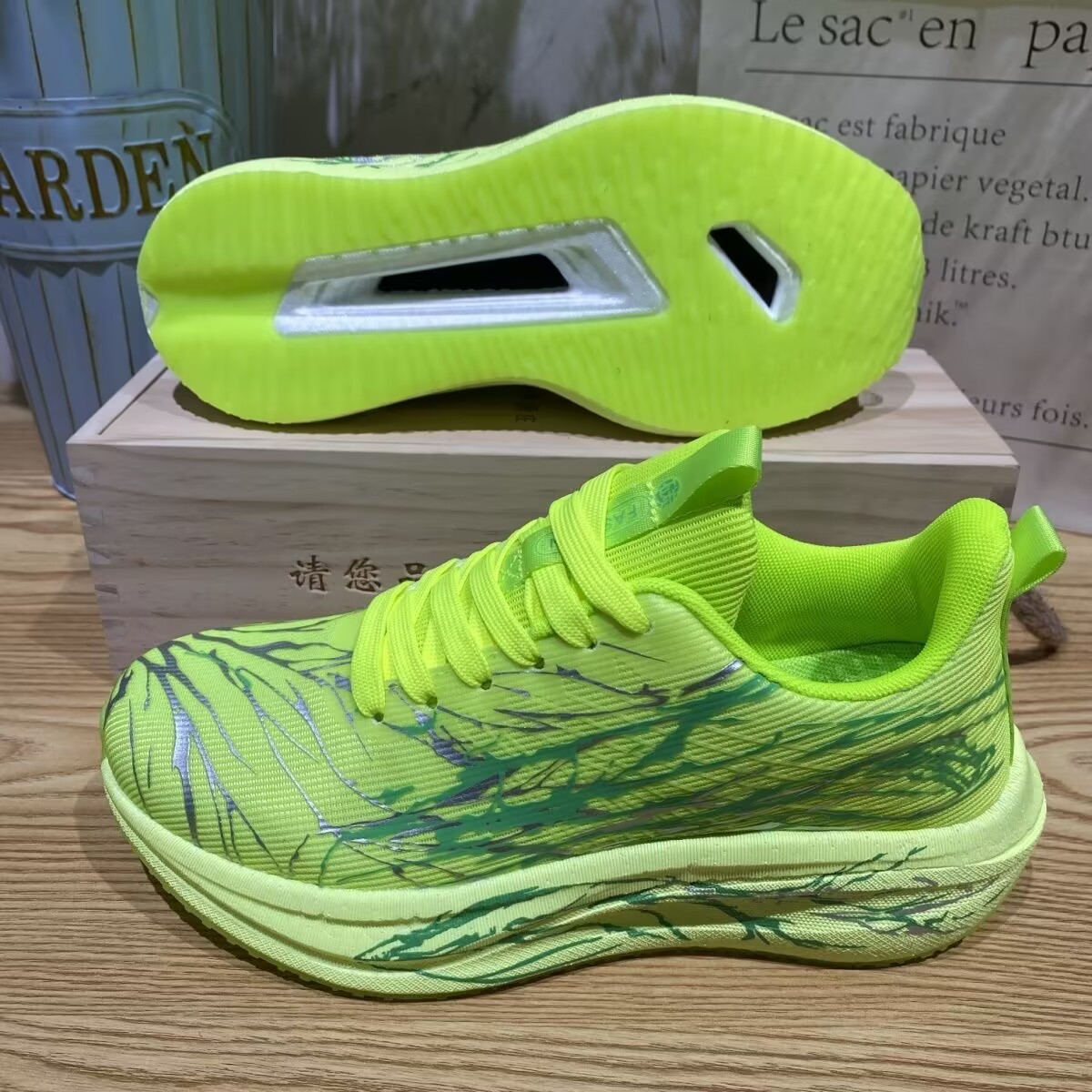 Men's Sneakers New Casual Running Shoes Men's Lightweight, Breathable and Comfortable Men's Shoes Fashionable and Versatile Women's Running Shoes
