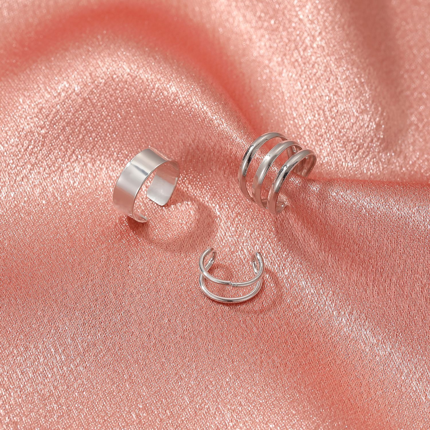 Picture of Korean style ins no hole c type ear clip fashion retro cold wind geometric hoop earrings earrings wholesale ear clip women