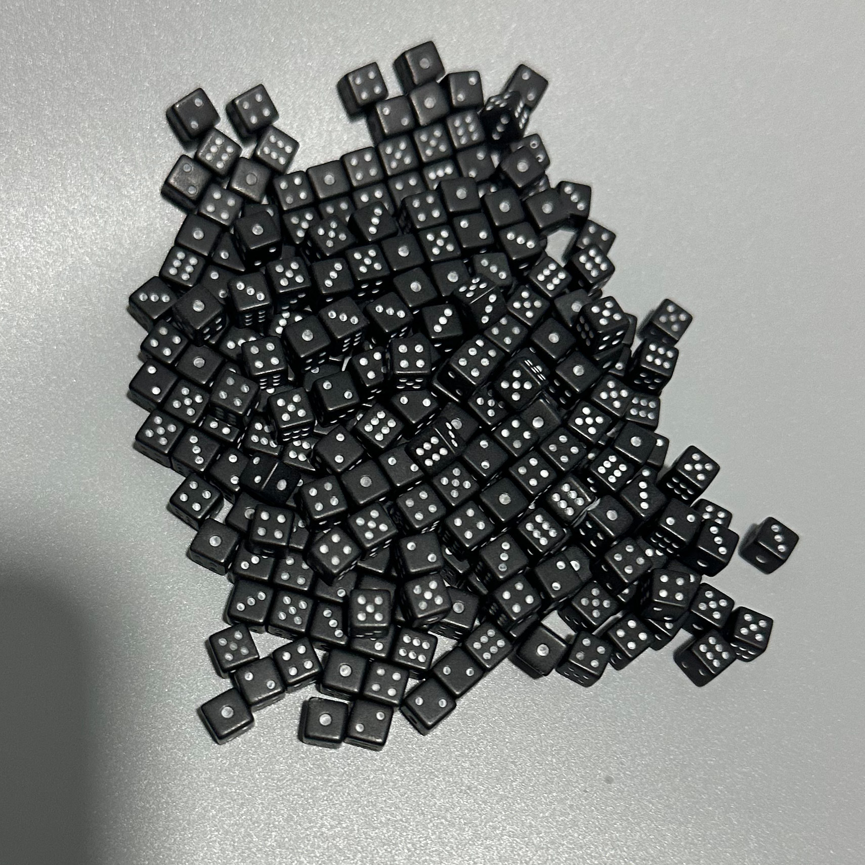 Picture of 5mm5 color dice color sieve throw