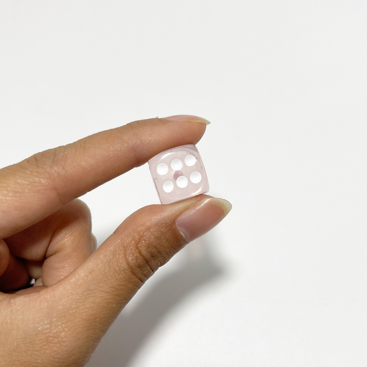 Picture of Yiwu Dege leisure and entertainment wholesale 14mm14mm 14 transparent crystal color dice color dice
