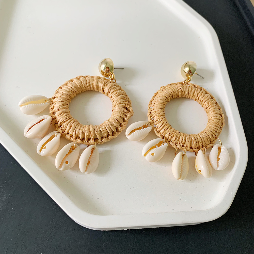 Picture of 2019 New shell earrings women Bohemian large round straw woven earrings conch earrings earrings wholesale