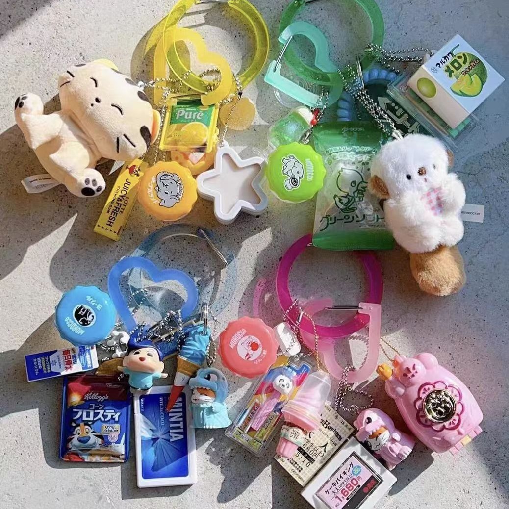 Picture of Japanese dopamine color love star round ring buckle key chain pendant buckle combination cute