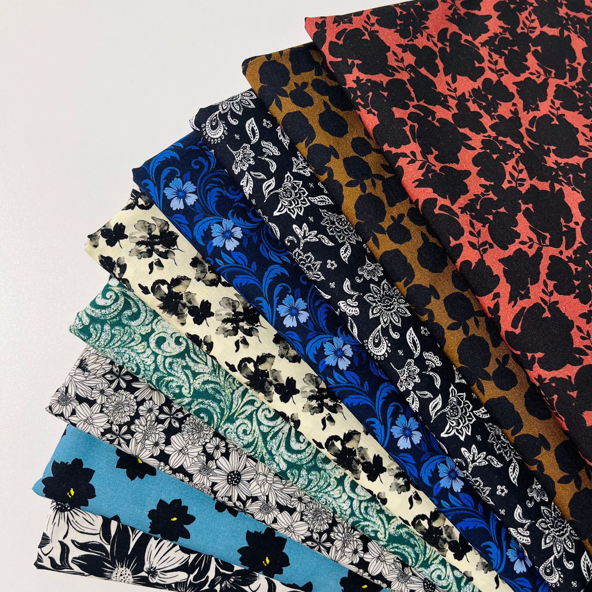 Cotton 60-Count Poplin Digital Printing Small Floral Pattern Bag Cheongsam Dress Home Wear Fabric