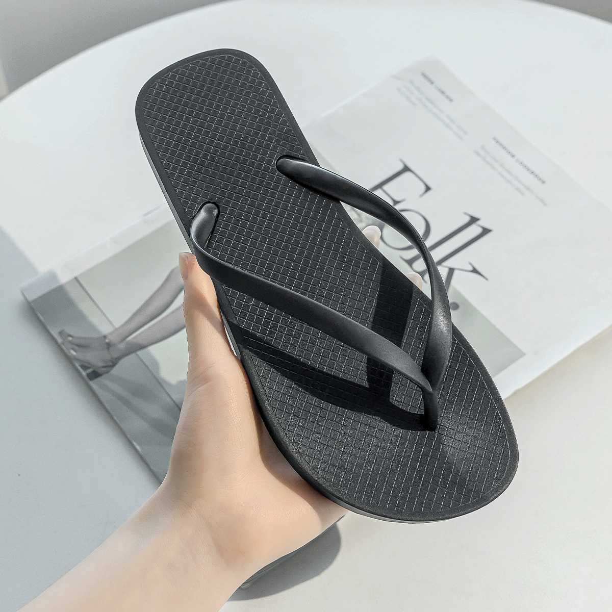 Lidani Simple Flip-Flops for Women Summer 2025 New Outdoor Non-Slip Outer Wear Seaside Beach Slippers for Men