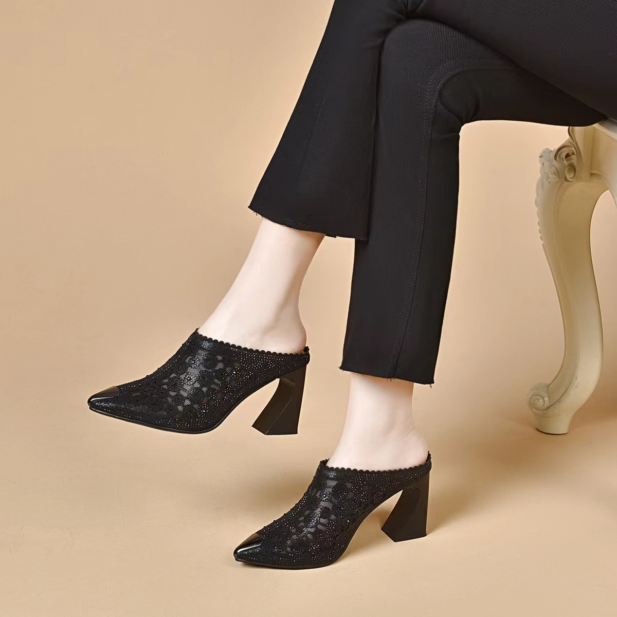 Pointed High Heel Slippers for Women's Outer Wear 2024 New European and American Style Iron Bag Pointed Lace Hot Drilling Sandals for Women's Baotou Half Slippers