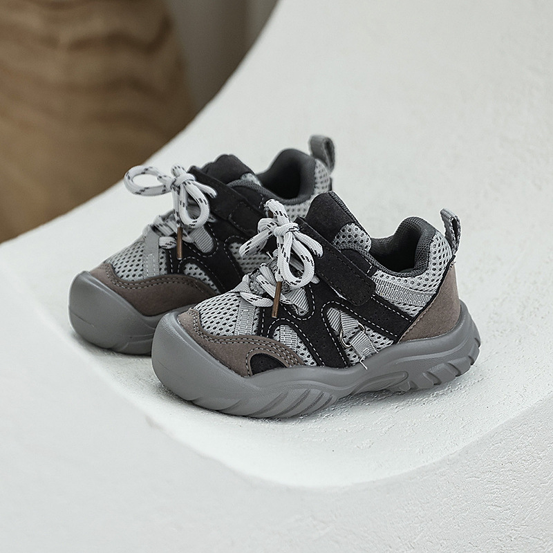 Picture of Korean version of fashion and versatile girls' moral training shoes, 2025 autumn new children's shoes, boys' soft-soled comfortable sports and casual shoes