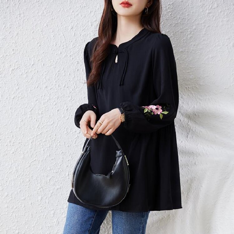 Real Shot of In-Stock Spring New Style Chinese-Style Black Chiffon Shirt with Retro Button Closure, Light Luxury Embroidery, and Stylish Long Sleeves