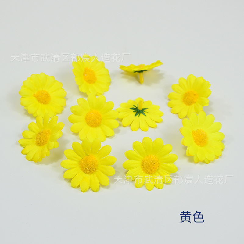 Picture of Simulated Daisy Flower Wholesale Chrysanthemum Head DIY Flower Bridal Garland Wrist Flower Hat Flower Factory Direct Sale