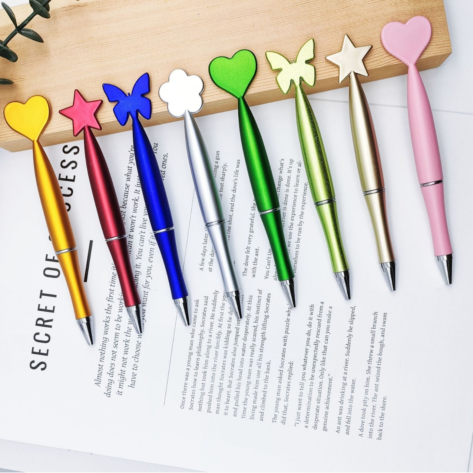 Cross-border creative love pen five-pointed star Butterfly flower pen color plastic twist ballpoint pen advertising gift wholesale