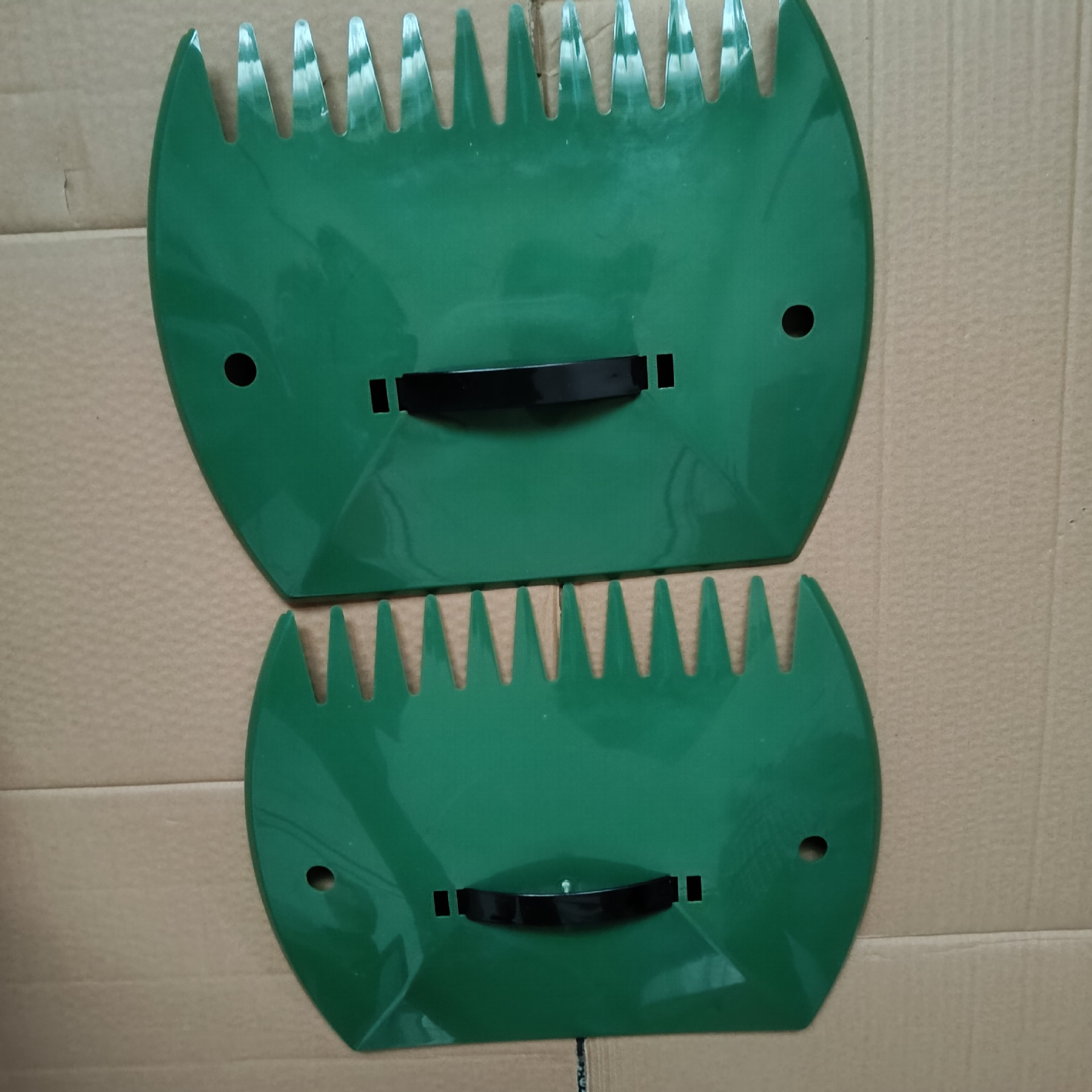 New style split green leaf clip garden plastic rake collection leaf collection rake for finishing garden tools