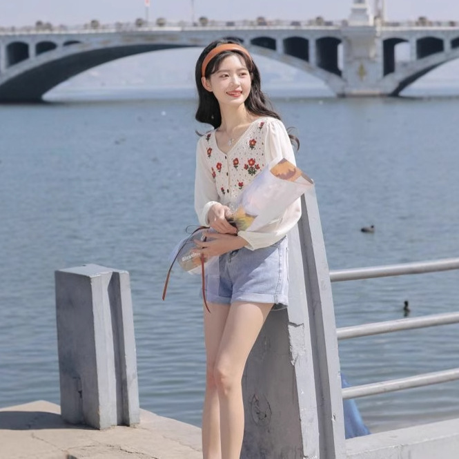 Picture of French Design Sense Striped Crochet Hollow Shirt Autumn New Niche Knitted All-match Puff Sleeve Top Trendy Version