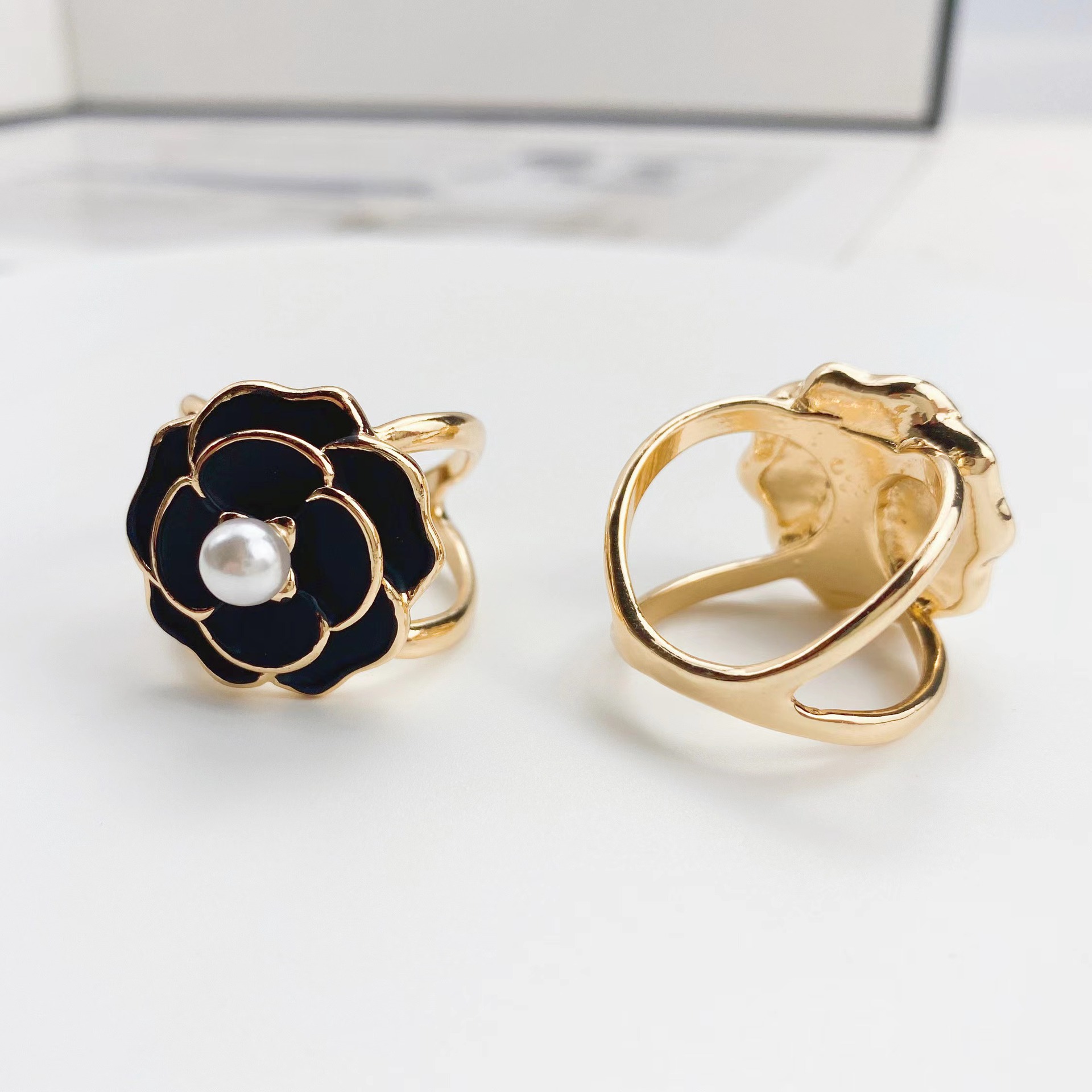 Picture of Silk Scarf Buckle Multifunctional New Camellia Versatile Corner Buckle Dual-Purpose Scarf Small Square Scarf Buckle Pearl Scarf Buckle