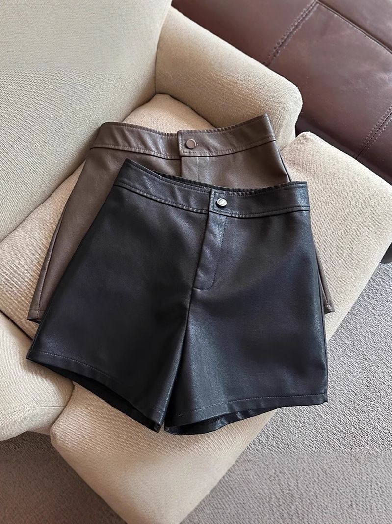 Black Tooling Puleather Shorts Women's Autumn and Winter A- shaped Outer Wear High Waist Underwear Missing Bottoming Boots Pants Autumn Cool Style