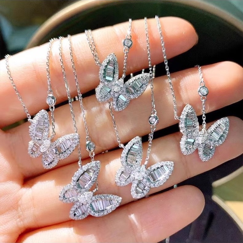 Light Luxury Elegant Super Fairy Butterfly Necklace Women's High-end Design Sense Niche Popular Style Full Diamond Pendant Fashionable Collarbone Chain for Women