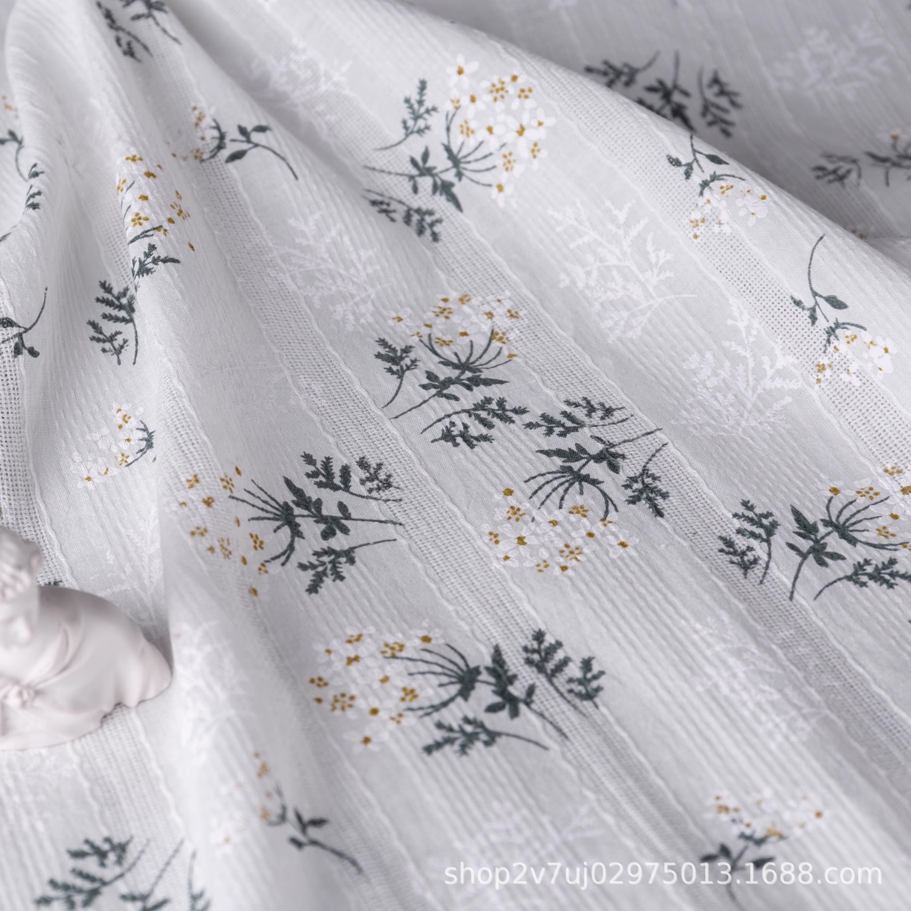 Japanese-style printed daisy jacquard imitation embroidery cotton fabric dress cheongsam dress dress bag garment fabric