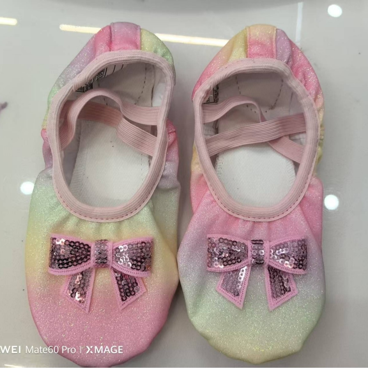 Cross-border Shining rainbow gradient dance shoes soft soles practice cat claw shoes glitters strap-free children dance