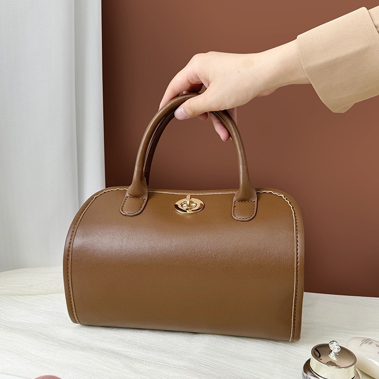 Picture of Folding Cosmetic Bag Women's Portable 2025 New Classy Large Capacity Accessible Luxury Classy Travel Cosmetics Storage Bag