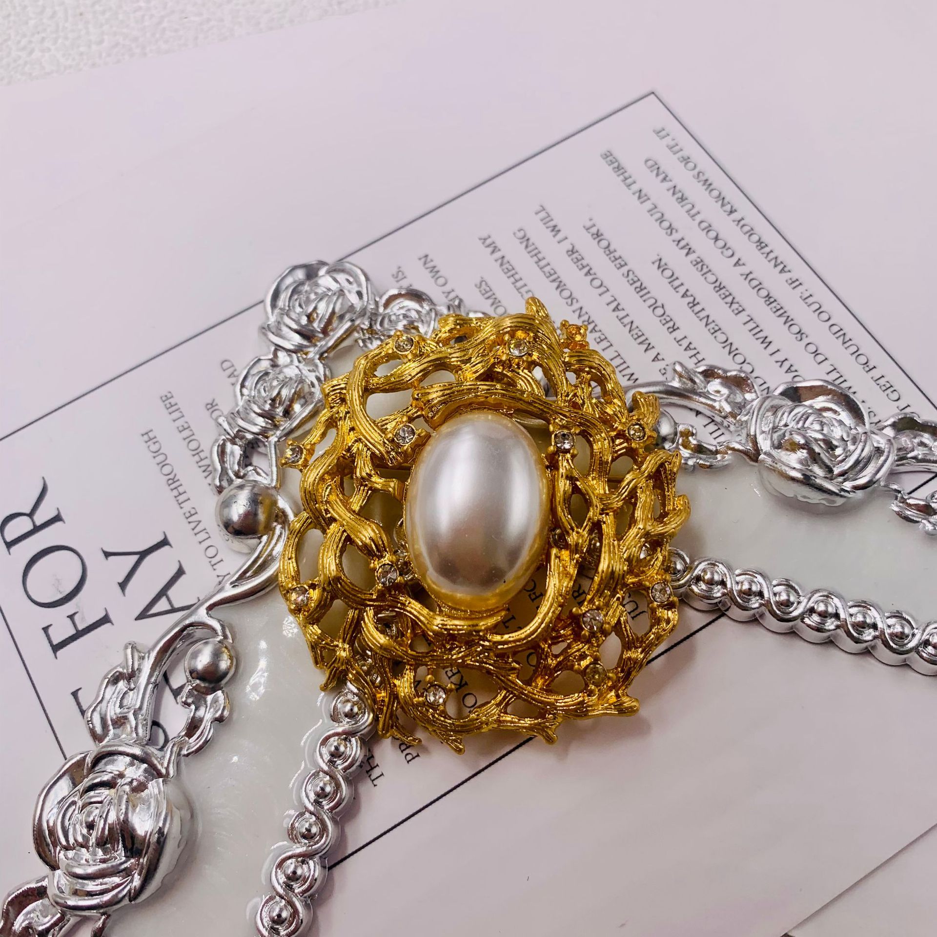 Picture of Mid-ancient vintage western electroplating real gold plain gold lava branches texture full diamond anti-pearl brooch chest ornaments