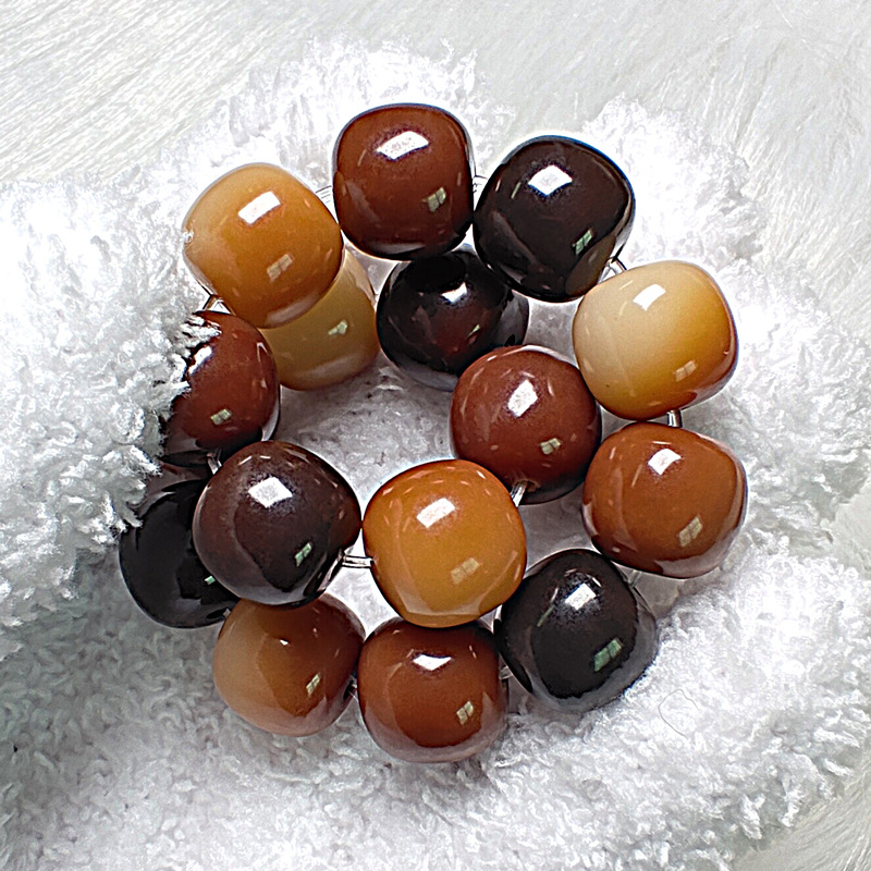 Picture of Factory wholesale sugar fried chestnut bodhi root hand string around the finger soft student version of the text play beads natural bodhi seed hand string