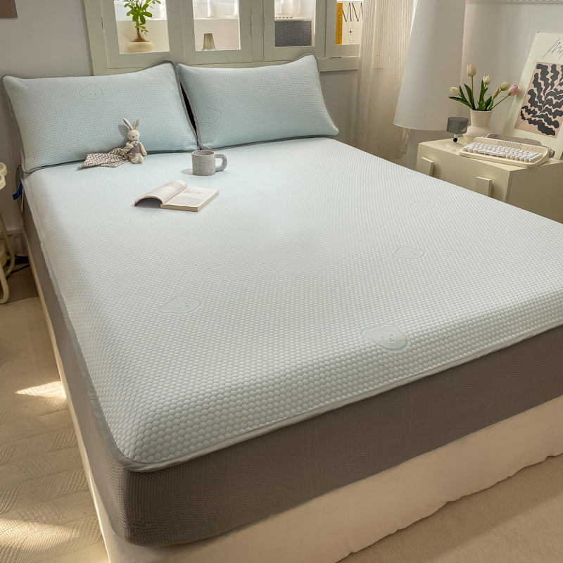 Picture of Cool Ice bean summer mat three-piece bed cover summer air conditioning soft mat student dormitory single mat machine washable