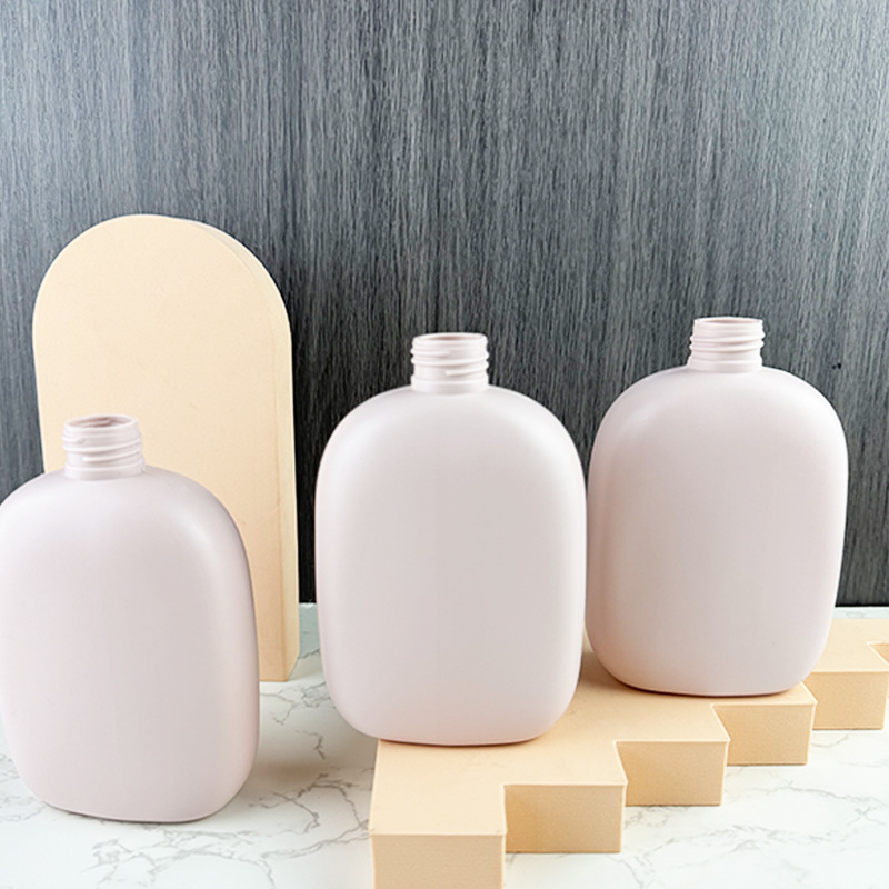 Factory Direct Sales 28 Teeth 300ml Flat Round Bottle HDOE Pink Daily Care Shampoo Shower Gel Travel Packaging