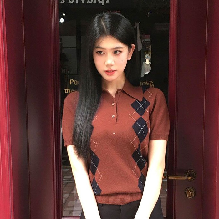 Brown rhombus lapel contrasting short-sleeved knitwear 2025 summer new versatile temperament POLO collar slimming top