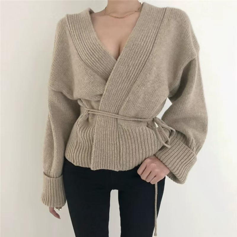 Autumn and Winter Lazy Wind Net Infrared Wear V-Neck Knitted Cardigan Sweater Short Jacket Design Sense Niche Women's Top