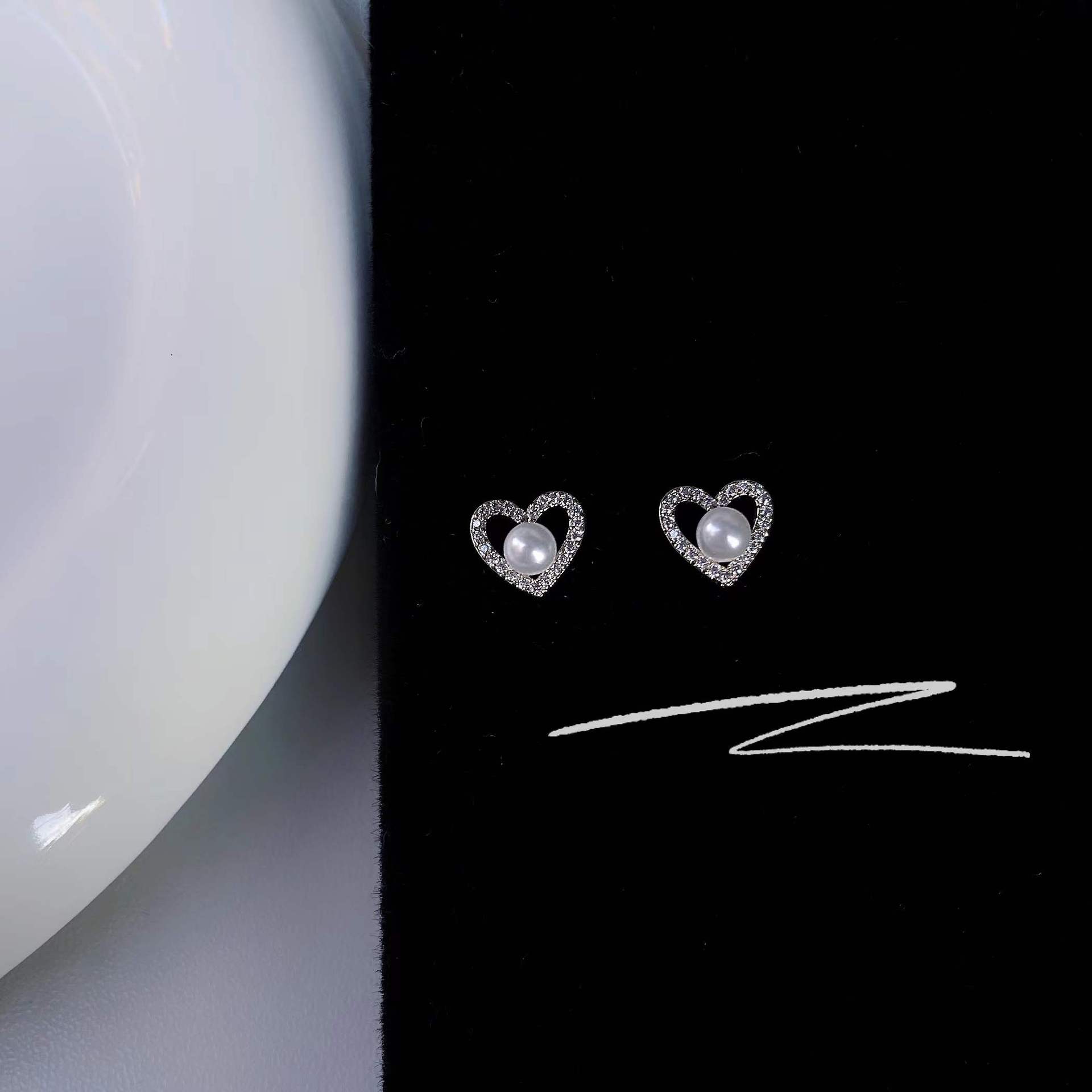 Picture of [Three Pairs] Pearl Love Earrings Set 925 Silver Exquisite Small Earrings Women's Korean Style Design Sense Earrings
