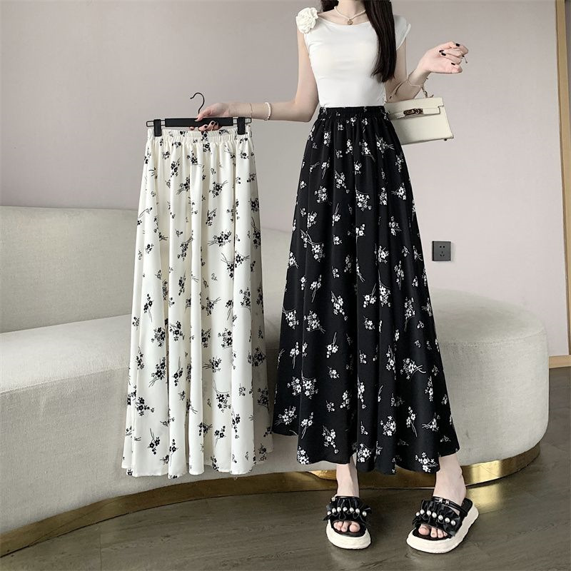 Black and White Floral Large Hem Skirt, High Waist and Slimming Look, Summer New Style, Slim and Stylish Printed Long Skirt