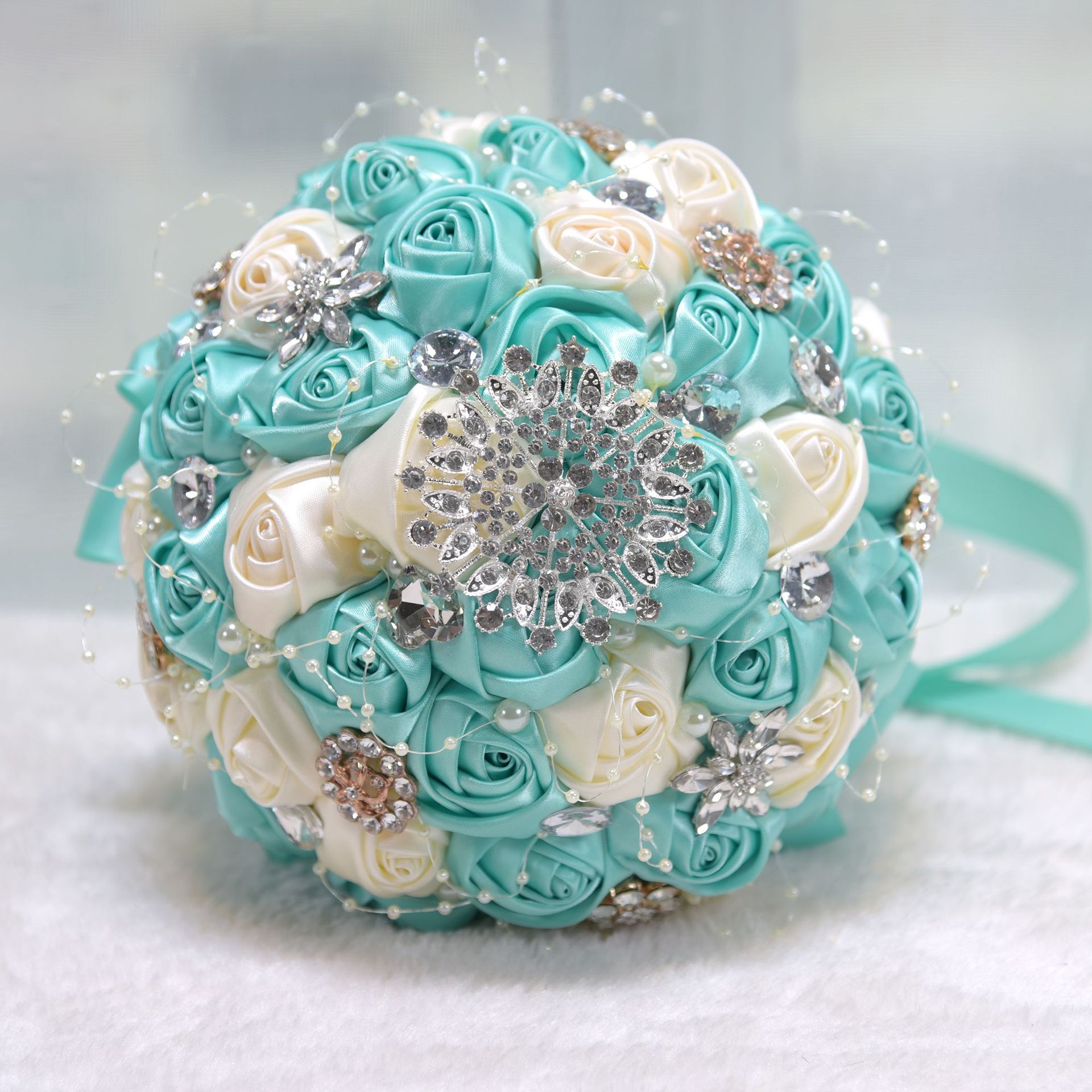 Picture of AliExpress Amazon wishD631 bride holding flowers Korean European and American wedding gifts wedding supplies real price