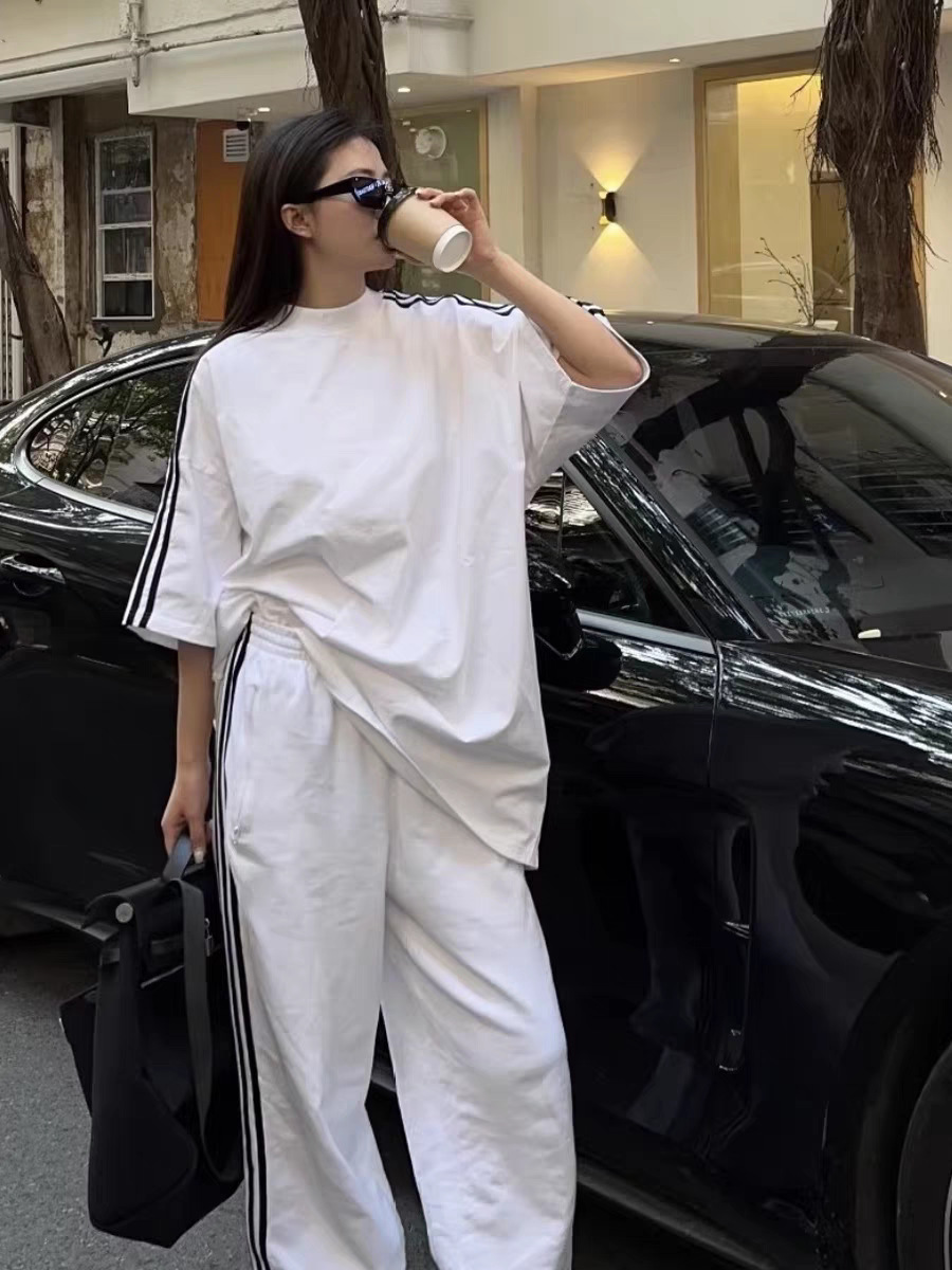 Picture of College-style Casual Sportswear suit Women's Summer Students Korean-style Loose plus size Short-sleeved Trousers Two-piece Set for Running