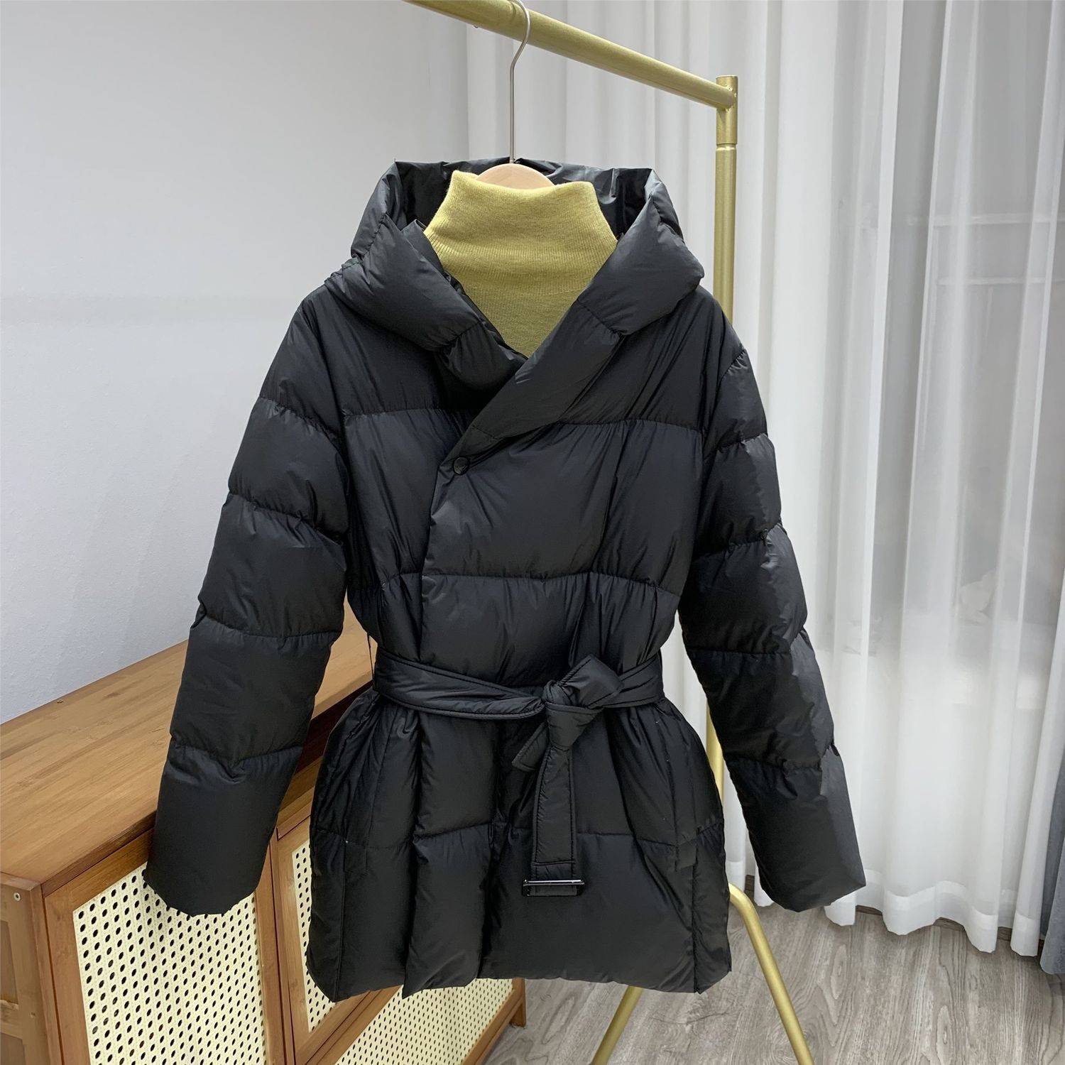 Picture of Ultra-Light, Soft, Thickeneded Waist, Slim Fit, Hooded Cotton Jacket, Women's Short Fashion, 2025 Autumn and Winter New Style