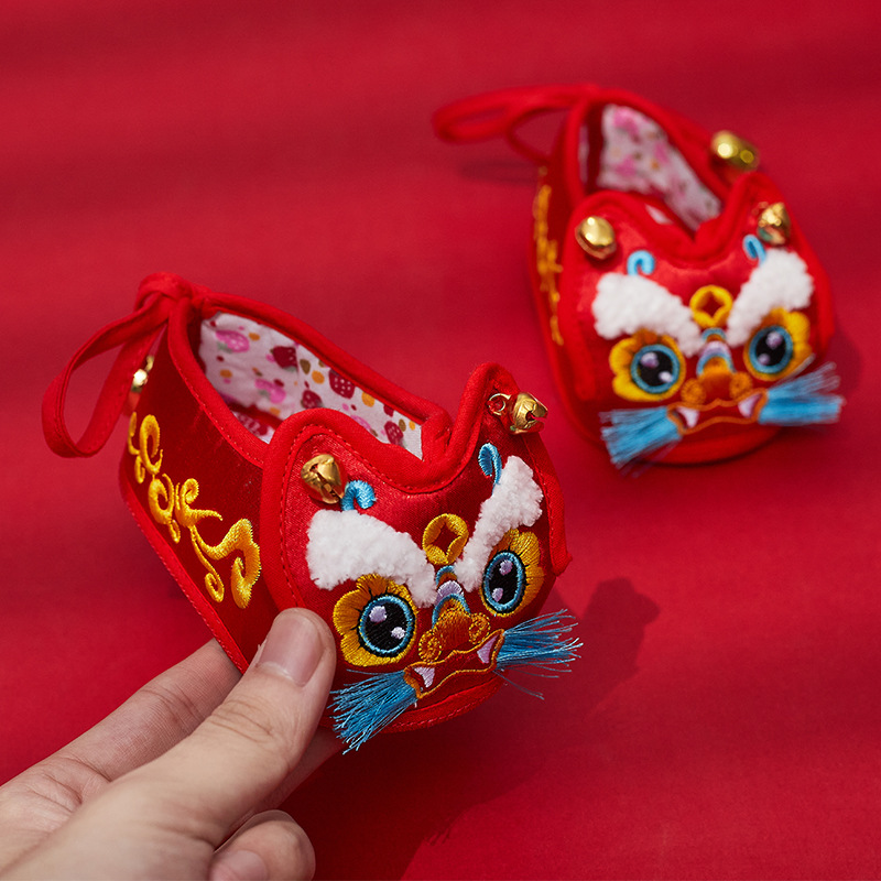 Picture of Xinxiangyun Embroidered Soft-Soled Handmade Tiger Head Shoes for Men and Women, Toddler Shoes for Infants and Toddlers, Faucet Breathable Cloth Shoes