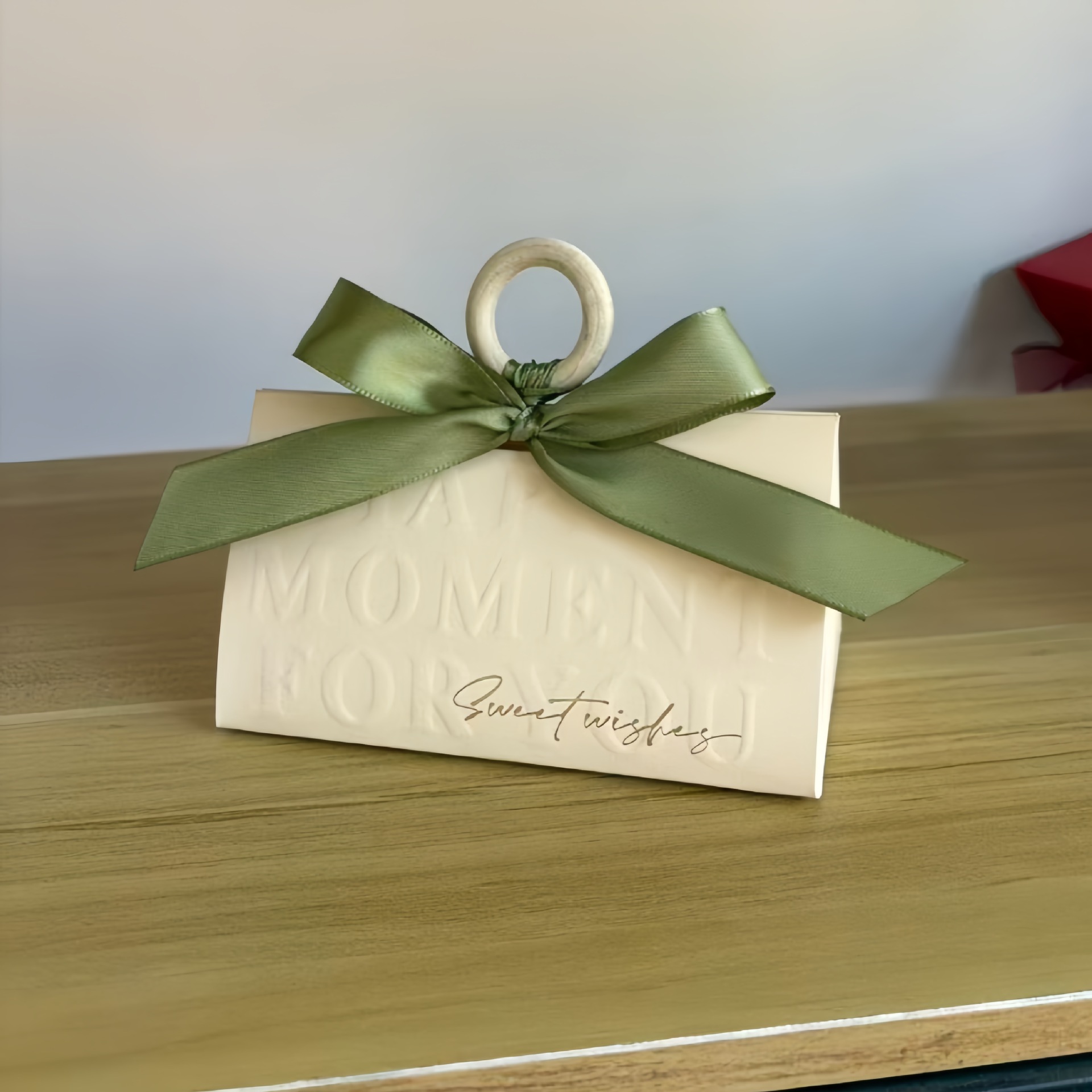 Picture of Light luxury champagne hand-held triangle wedding candy box wooden ring hand gift box wedding candy box wholesale