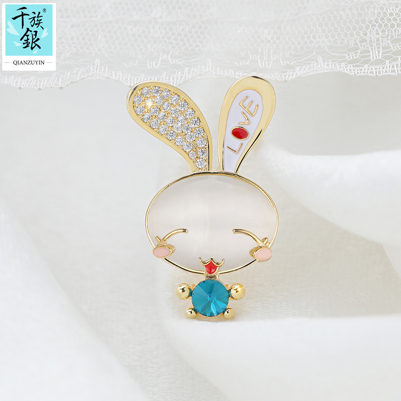 Qianyu silver cartoon cute animal small collar pin copper zircon anti-exposure Buckle bunny brooch one-piece delivery