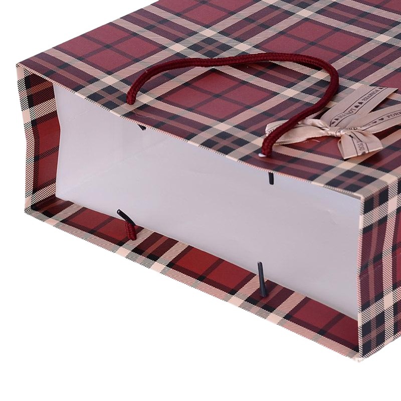 Spot classic dark red plaid gift bag printed portable paper bag gift bag wholesale