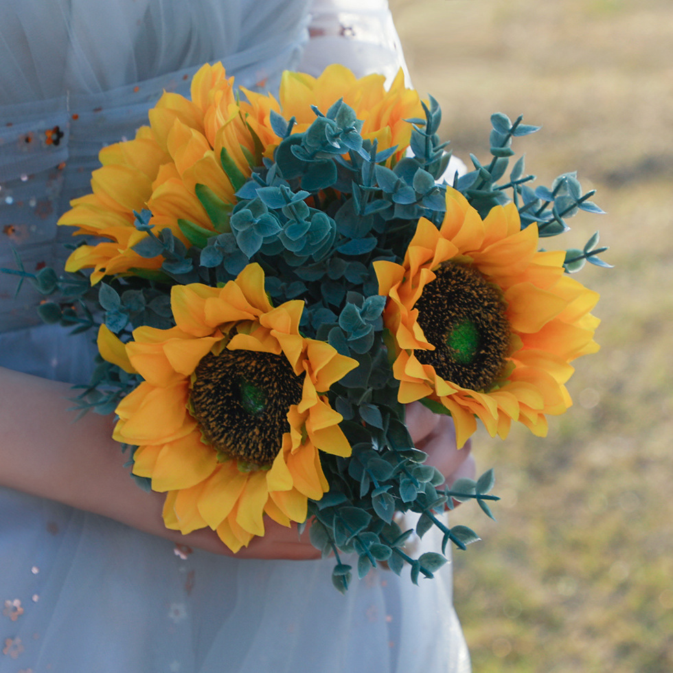 Simulation Sunflower Bride Holding Flowers Western Wedding Products Wedding Photography Props Bee Festival Holding Flowers