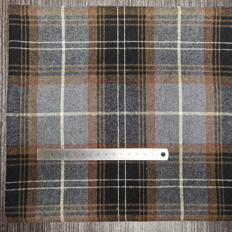 Picture of in stock brushed plaid fabric spring and summer women's shirt cloth 21 polyester cotton woven flannel plaid lining