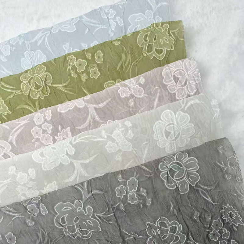 In the spring and summer of 2025, new woven craft fabrics, children's clothing, fashion women's dresses, shirts, textures, fabrics are in stock